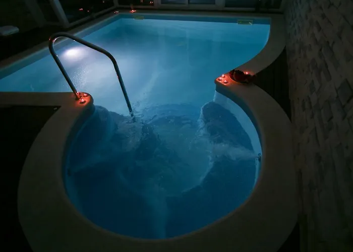Eco Eclectic With Pool فيلة *