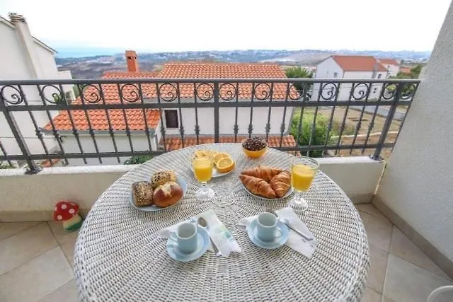 Eco Eclectic With Pool Willa Solin