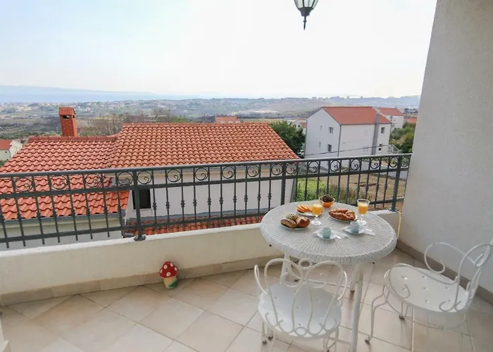 Eco Eclectic With Pool Solin