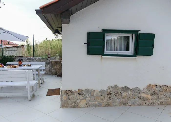 Eco Eclectic With Pool Solin